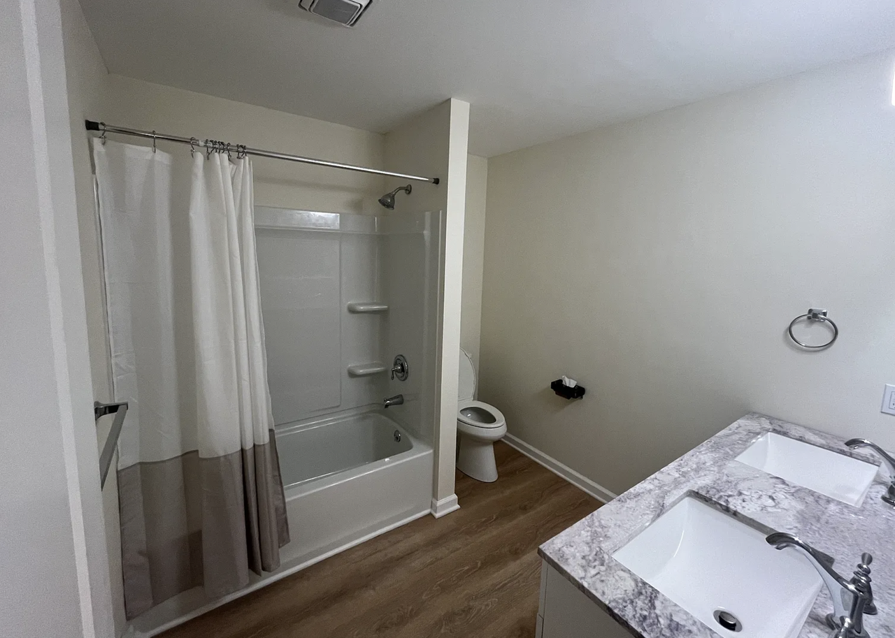 915 Hudson Ave #NA - Photo 3 of 14