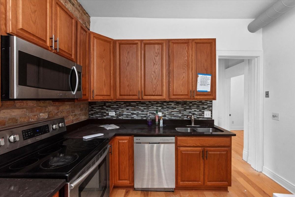 1539 N Wells St #3 - Photo 7 of 11