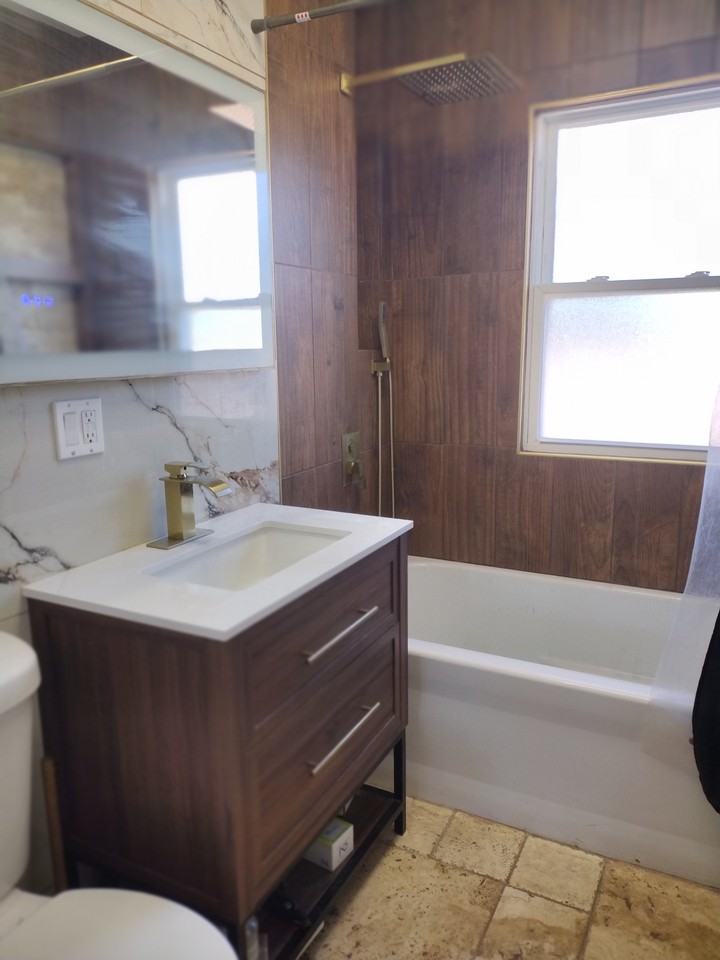 2124 S 7th Ave #2 - Photo 3 of 3