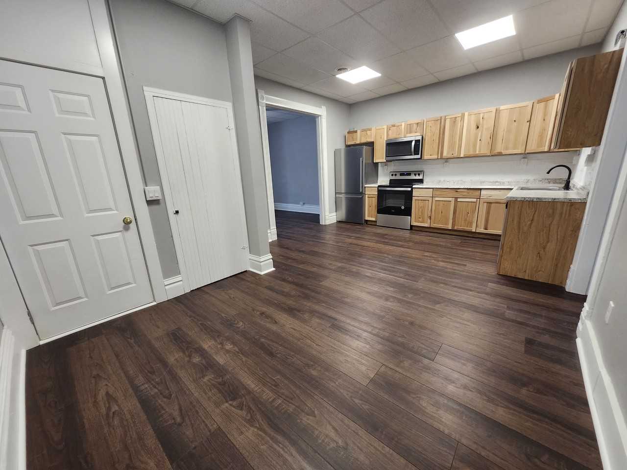 139 W Broadway St - Photo 2 of 13