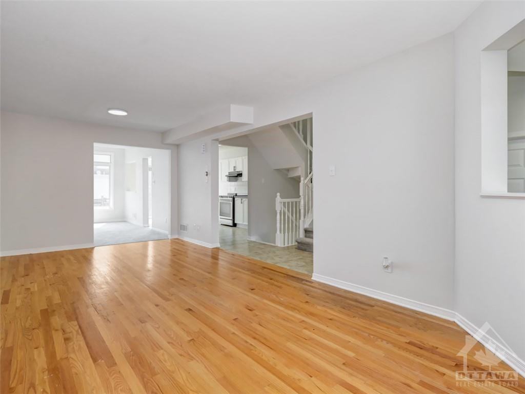 161 Colliston Crescent - Photo 3 of 17