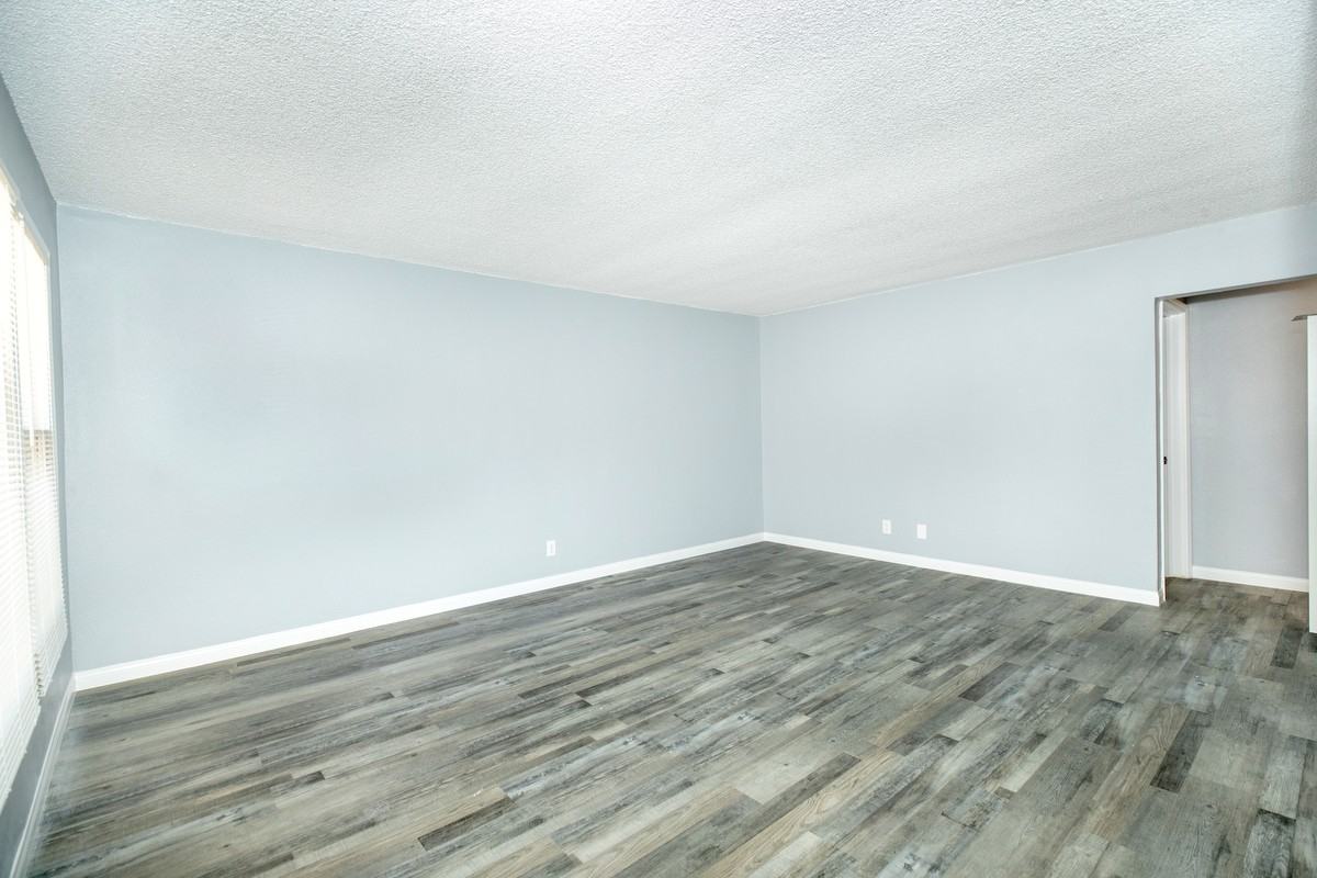 14004 Chadron Avenue #14004 1/2 - Photo 2 of 9