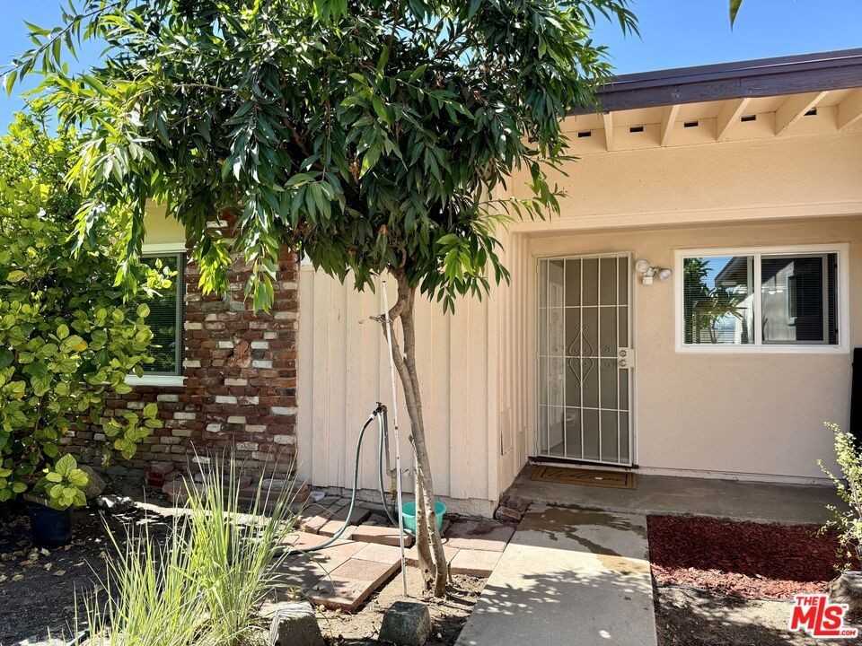 427 N Siesta Ave - Photo 2 of 25