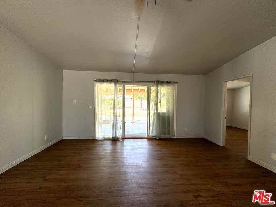 427 N Siesta Ave - Photo 3 of 25