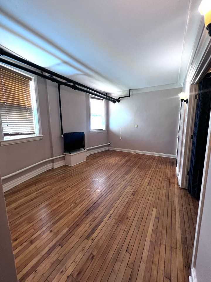 308 E 5th St - Photo 3 of 17