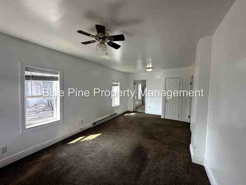 560 Oneida Ave #3 - Photo 2 of 8