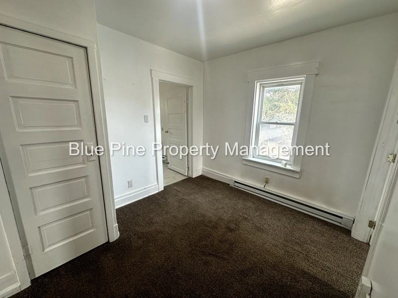 560 Oneida Ave #3 - Photo 3 of 8