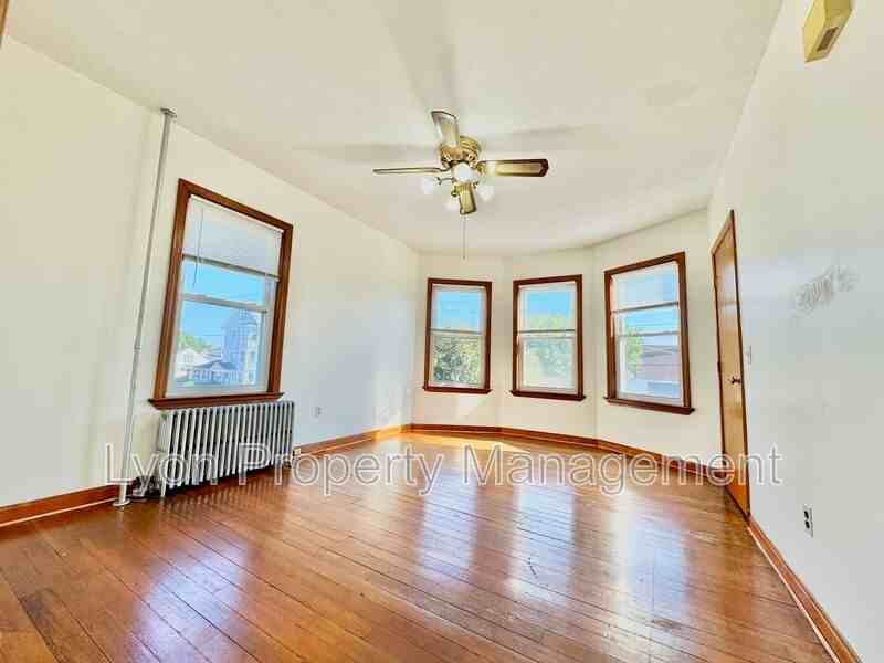 200 Benefit St #2R - Photo 4 of 6