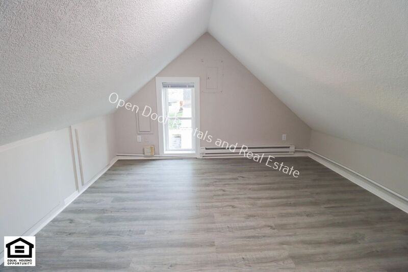 428 1/2 Lincoln Hwy E - Photo 3 of 11