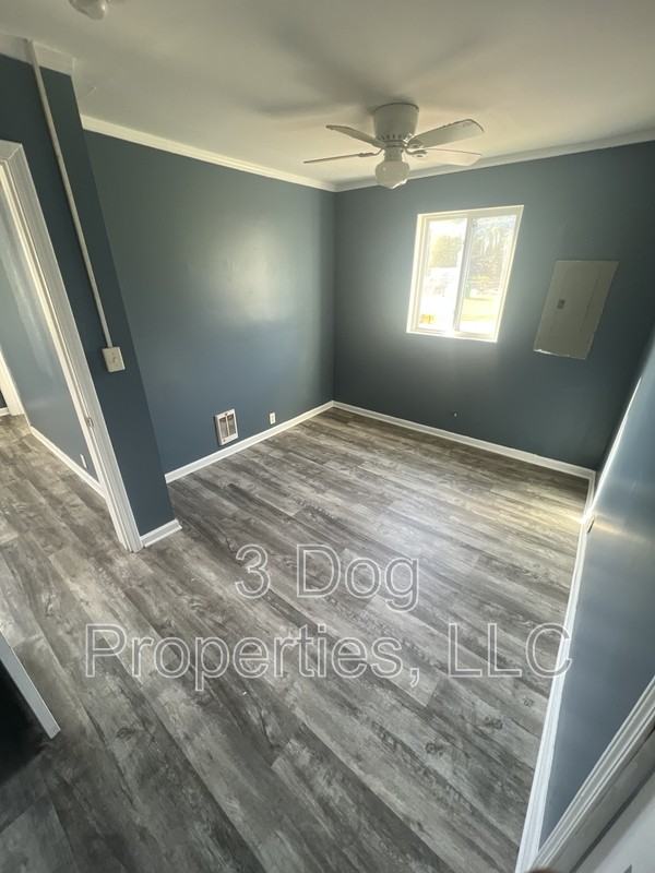 2305 Glass St - Photo 4 of 18