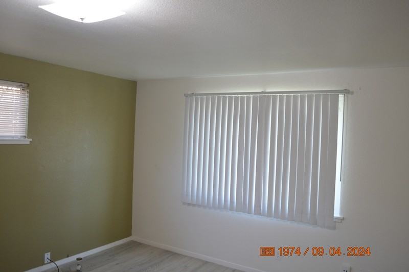 135 Farr St - Photo 3 of 12