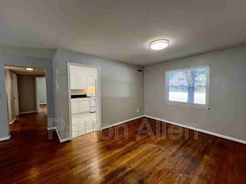 1020 Hendersonville Rd #2 - Photo 4 of 22