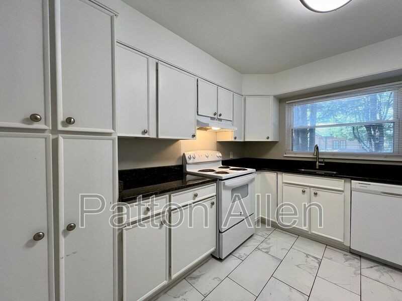 1020 Hendersonville Rd #2 - Photo 7 of 22