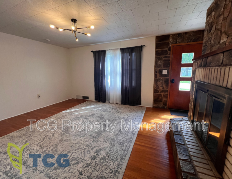1121 Sanger St - Photo 3 of 12