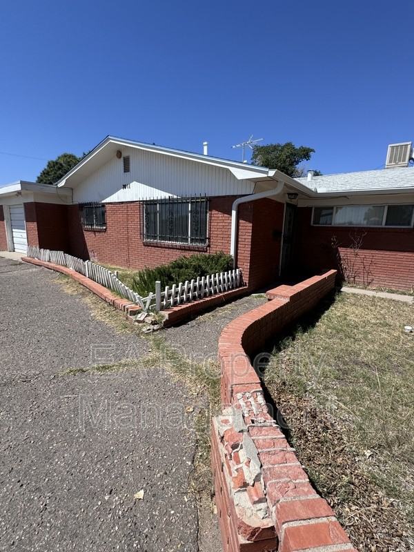 7011 Trumbull Ave Se - Photo 2 of 25