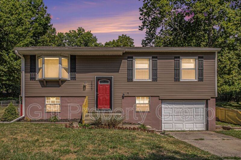 16300 E Elm St - Photo 2 of 25