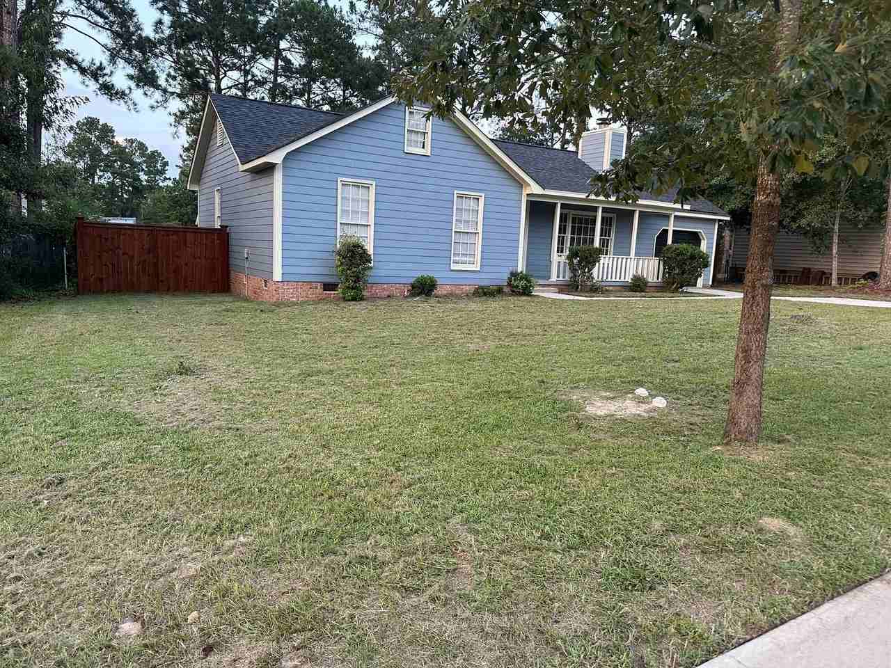 219 Concourse Dr - Photo 2 of 12