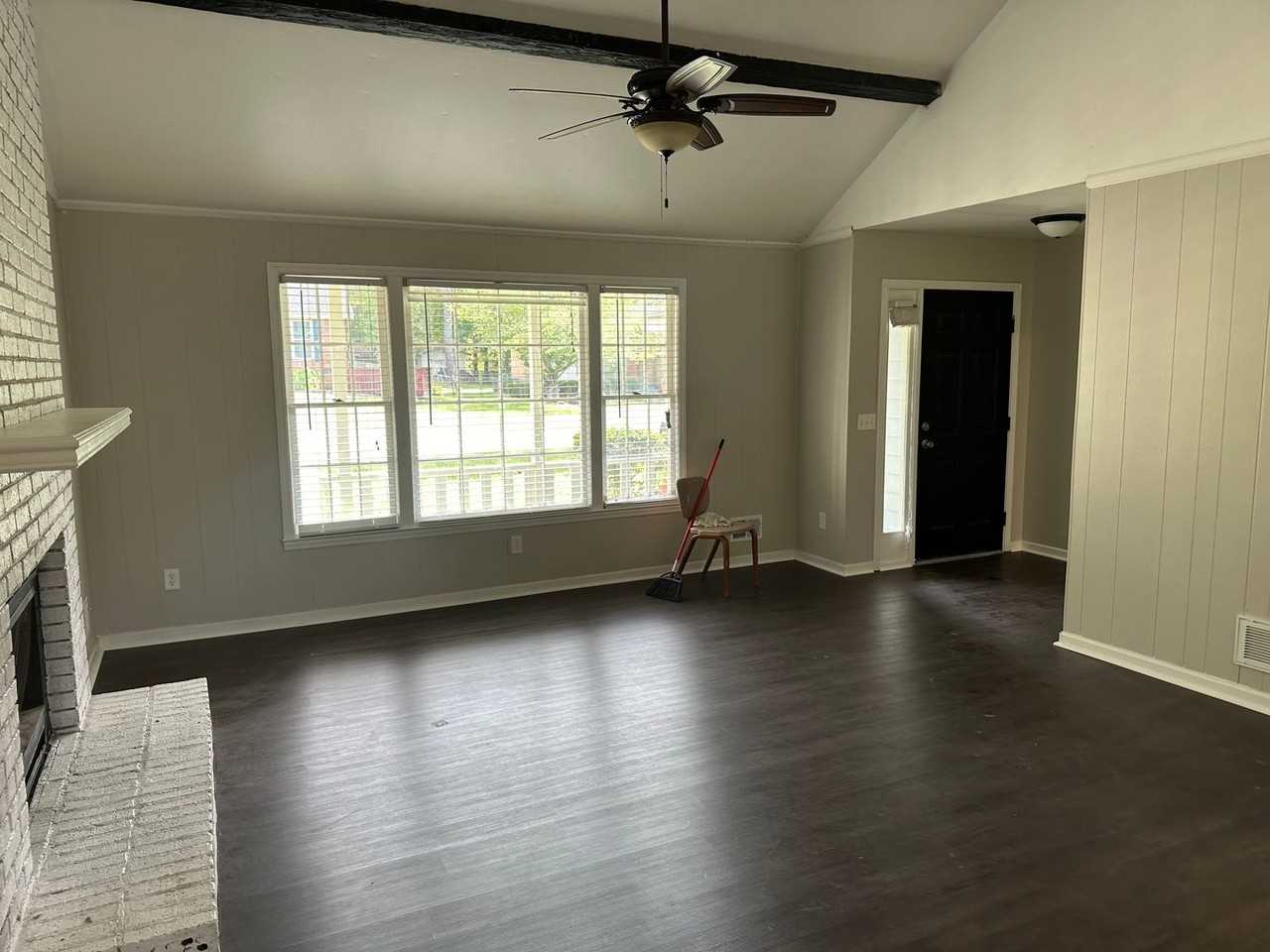 219 Concourse Dr - Photo 3 of 12
