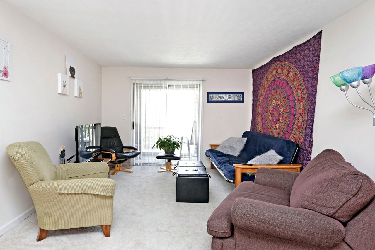 330 Rose Street - Photo 4 of 29