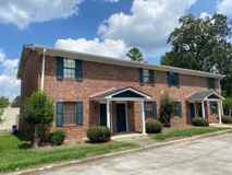 Oak Villa Apartments - Photo 1 of 1