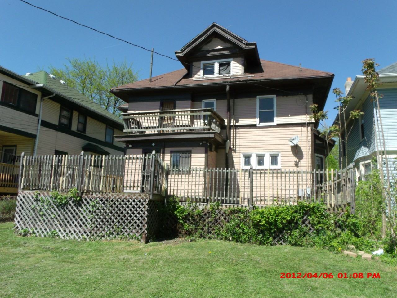 954 Manhattan Ave - Photo 2 of 33