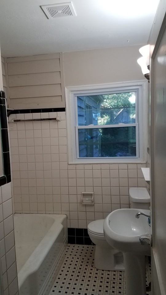 1932 Montrose Dr - Photo 5 of 12