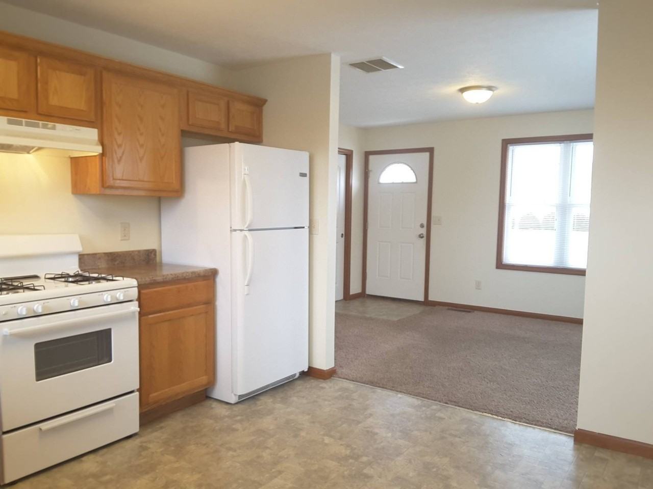 555 Short St - Photo 2 of 20