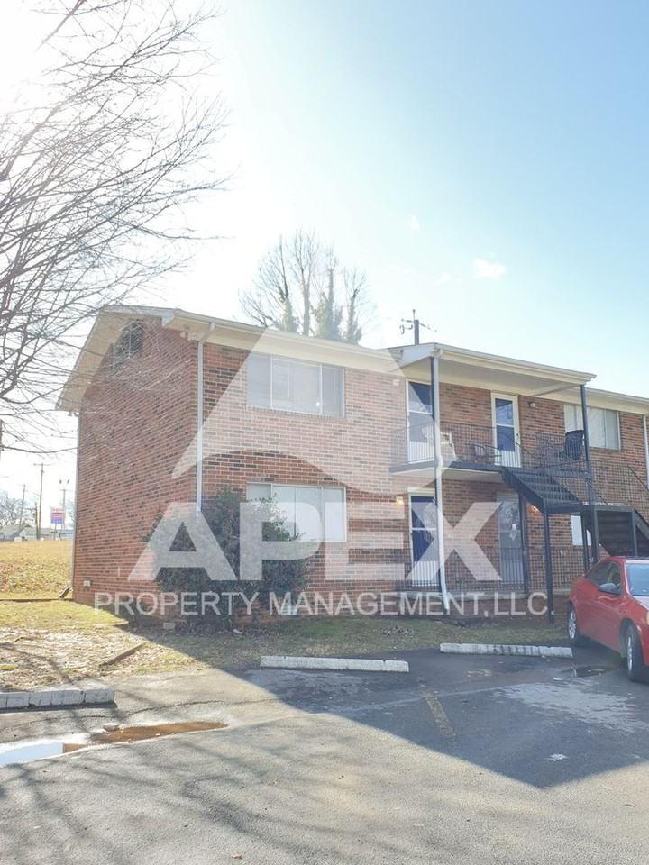 2927 Whittle Springs Road - Photo 3 of 28