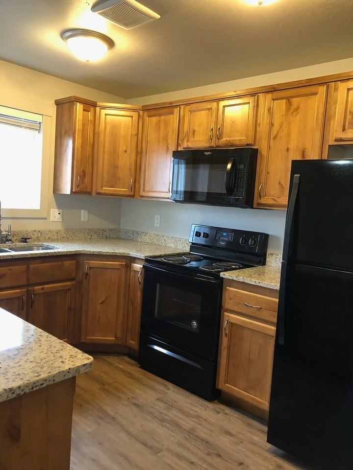 T704EE - Photo 2 of 11