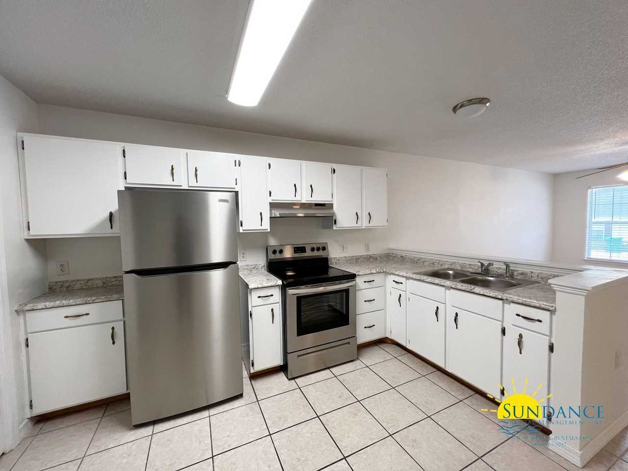 229 Lindberg St - Photo 5 of 11