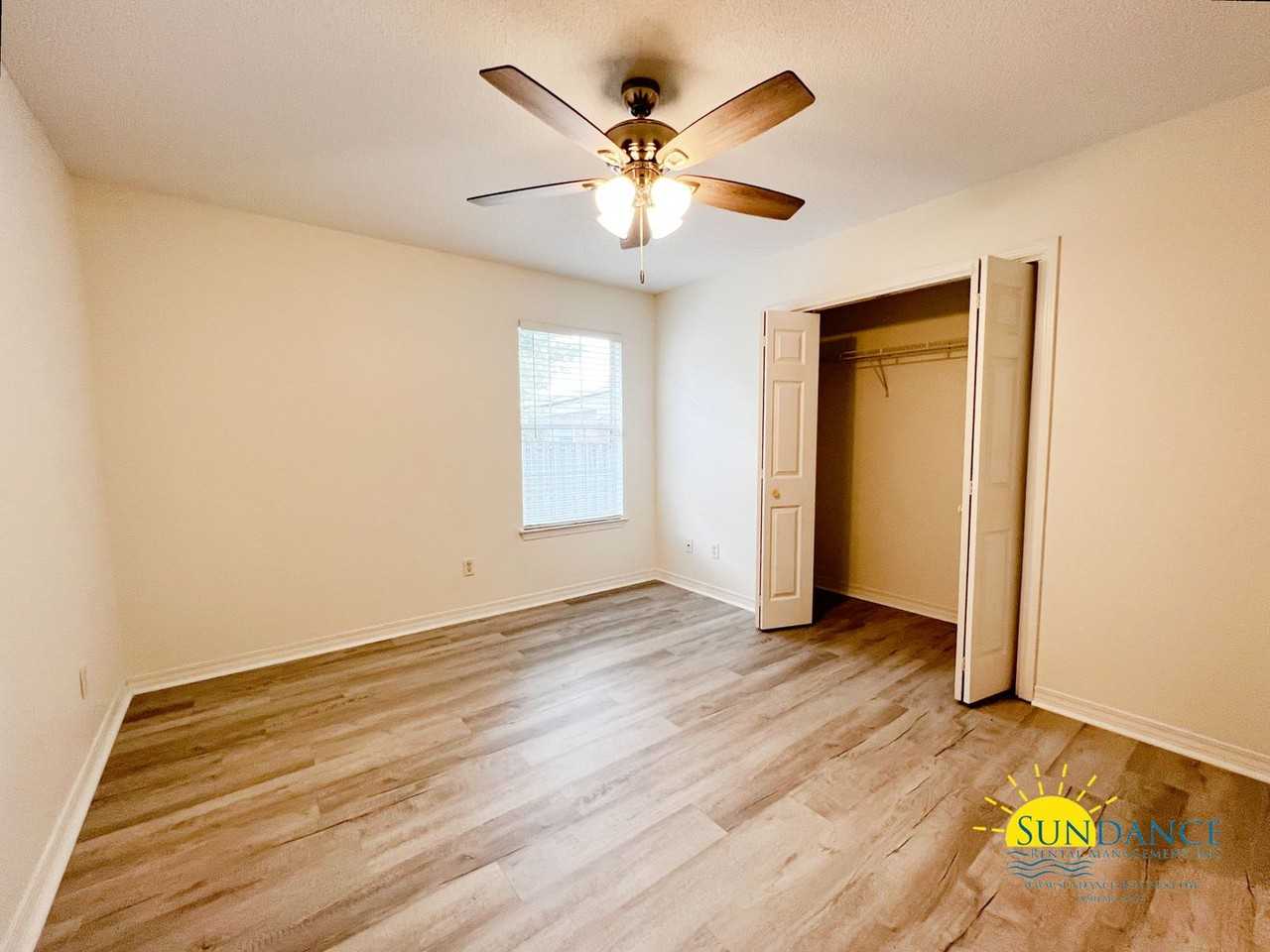 229 Lindberg St - Photo 6 of 11