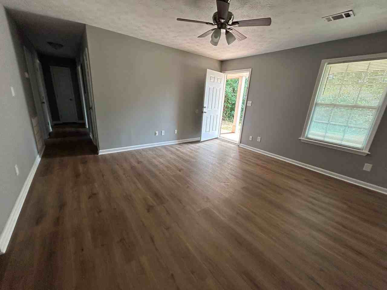 2920 Lone Oak Rd - Photo 4 of 19