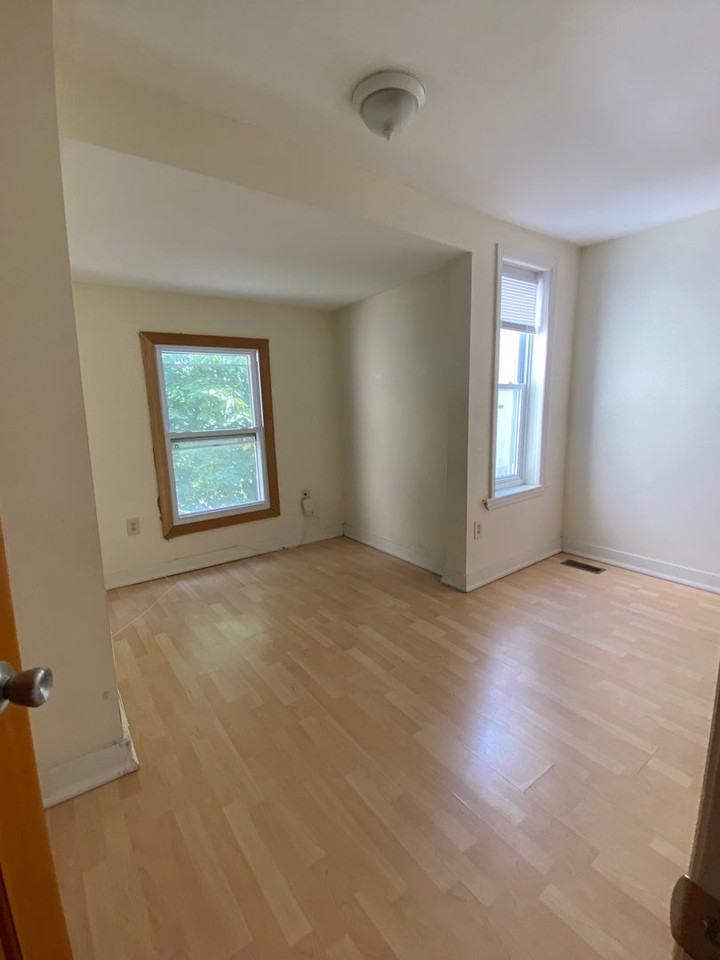 1335 S Melville St - Photo 2 of 10