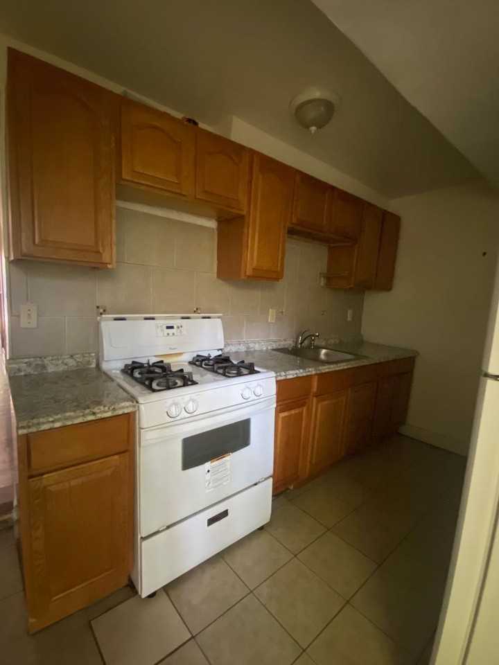 1335 S Melville St - Photo 7 of 17