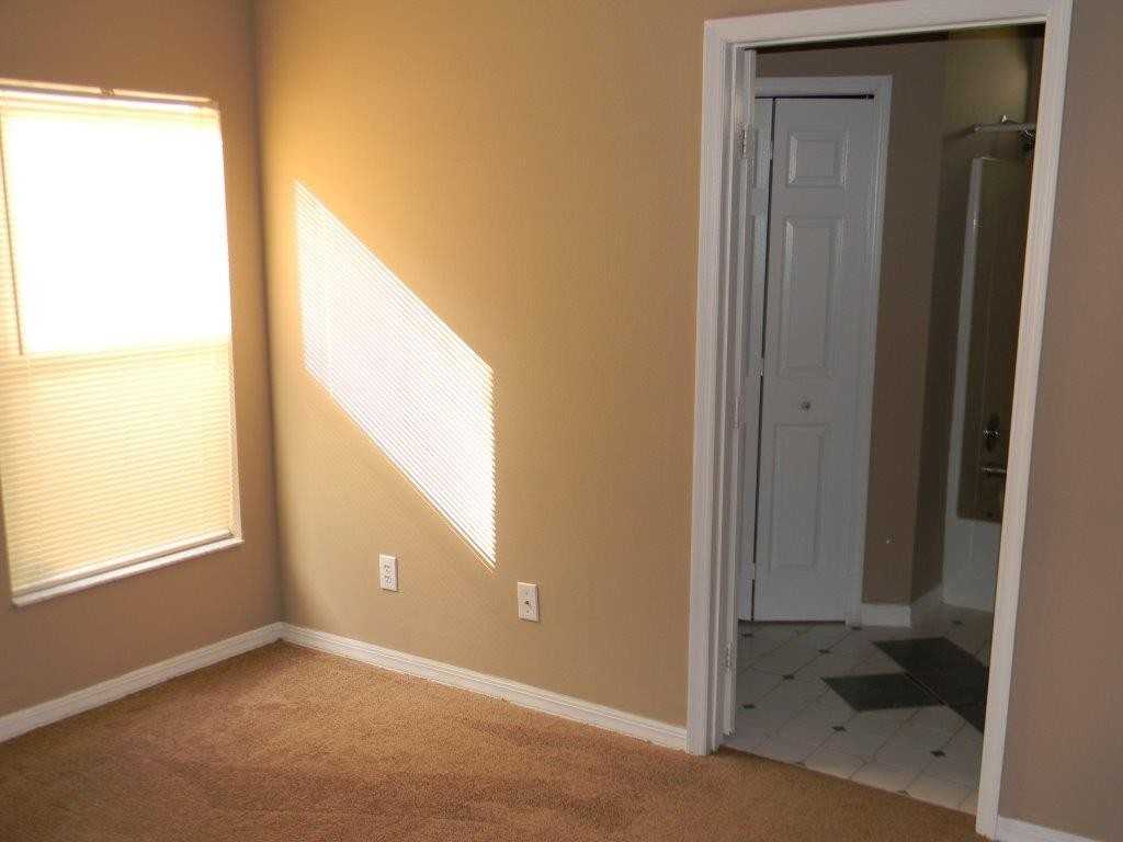 5208 Regal Oak Cir - Photo 2 of 7
