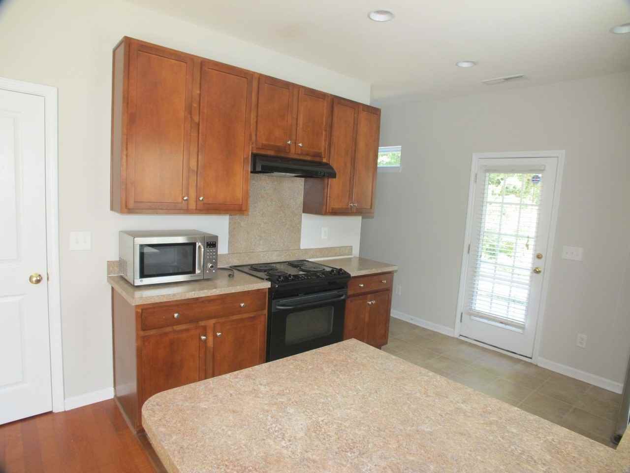 3235 Hiram St - Photo 2 of 16