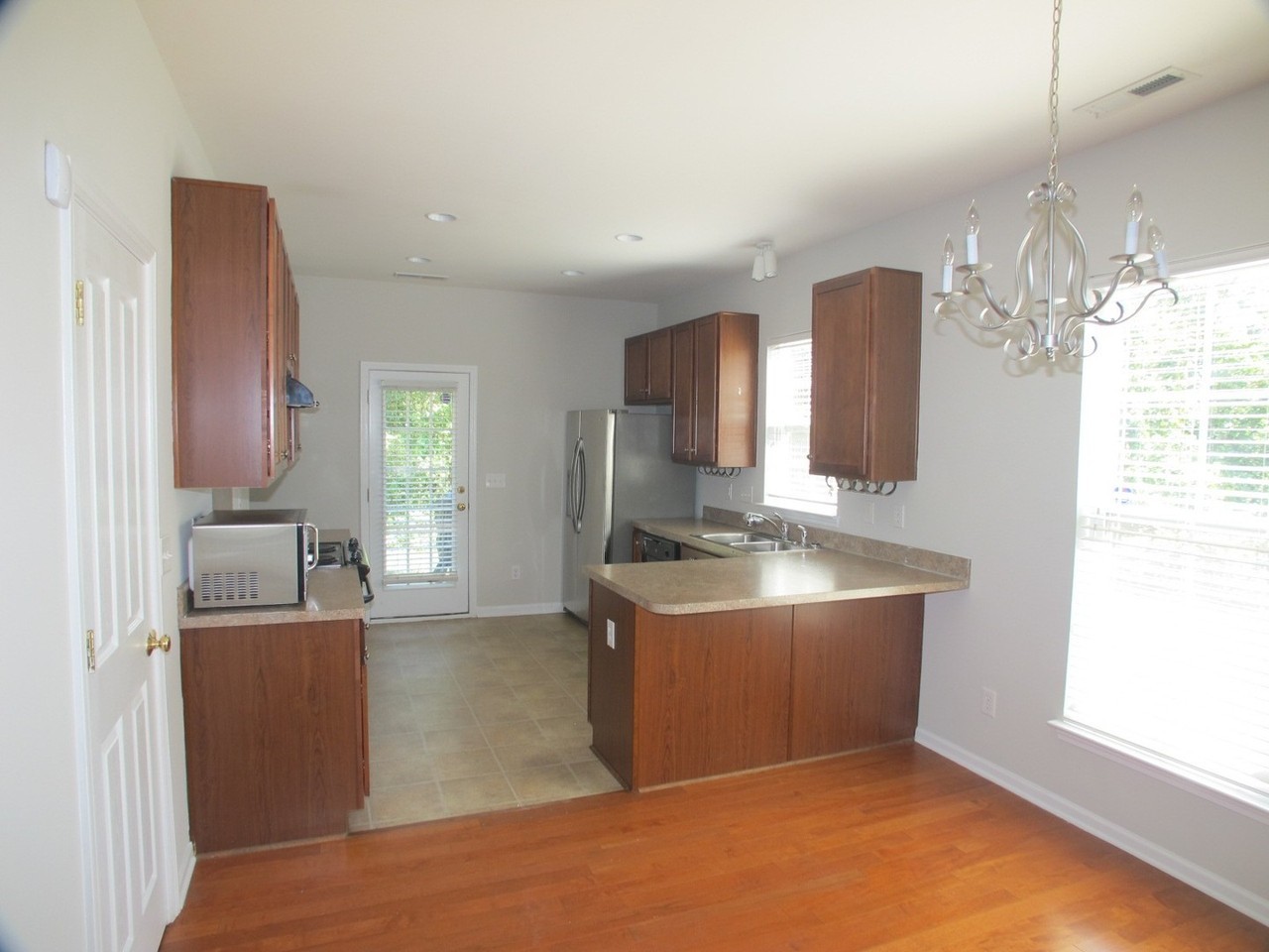 3235 Hiram St - Photo 3 of 16