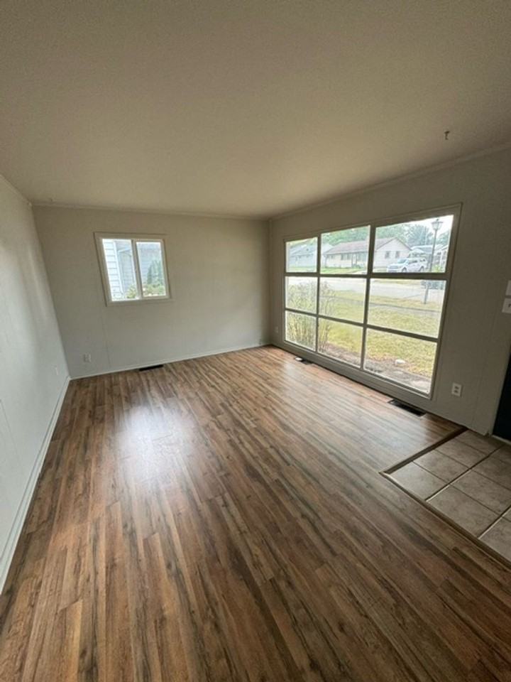 2103 Hazelwood Ave - Photo 2 of 7