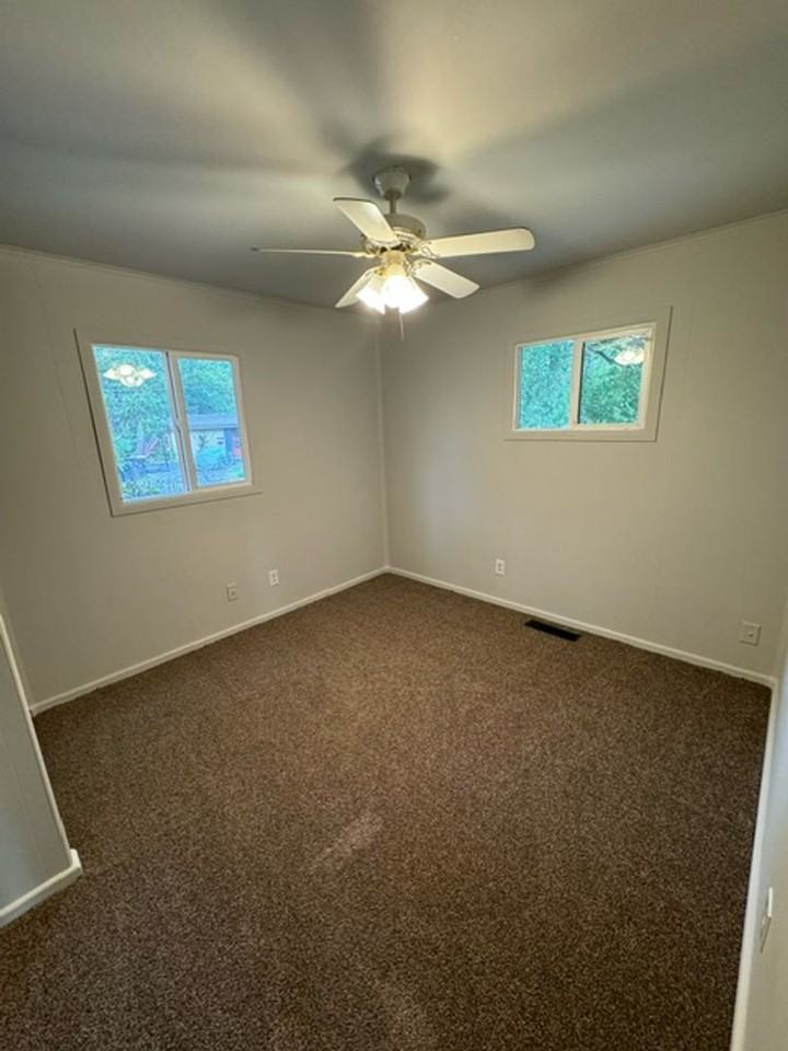 2103 Hazelwood Ave - Photo 3 of 7