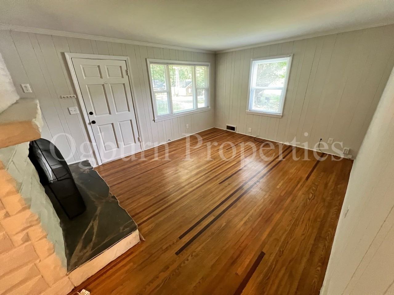 2311 Redbud Ln - Photo 2 of 10