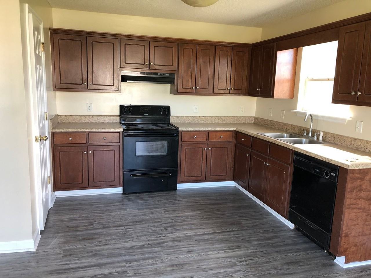 123 Twelve Oaks Ct - Photo 2 of 8