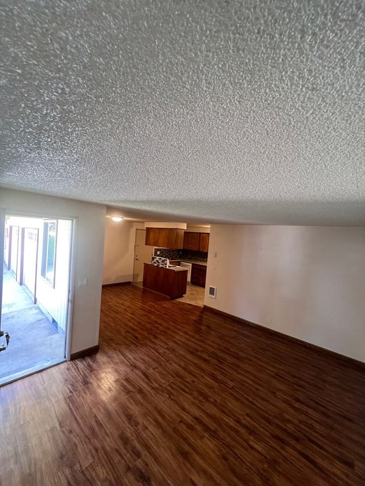 Veneta Duplex - Photo 2 of 7