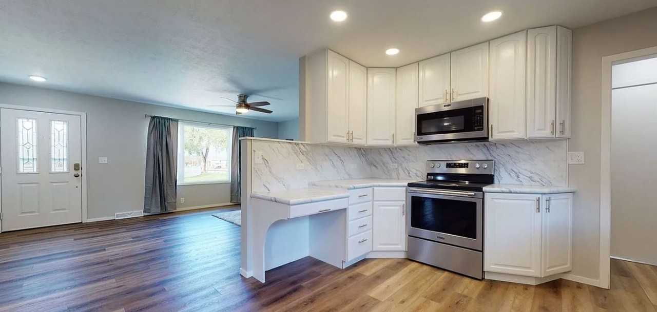 2613 W Bailey St - Photo 3 of 17