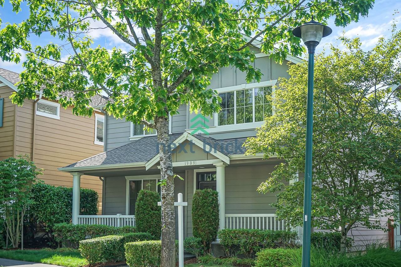 1909 25th Ave Ne - Photo 2 of 29