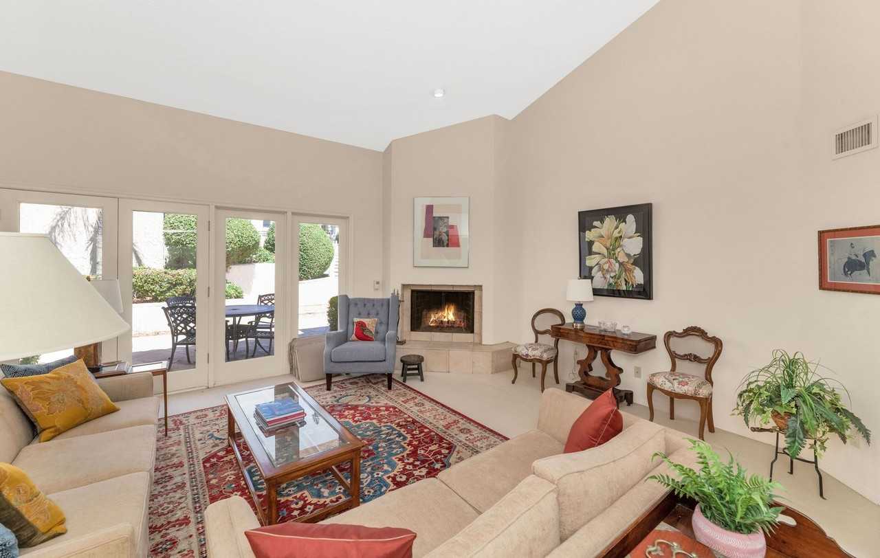 2626 E Arizona Biltmore Cir - Photo 4 of 30