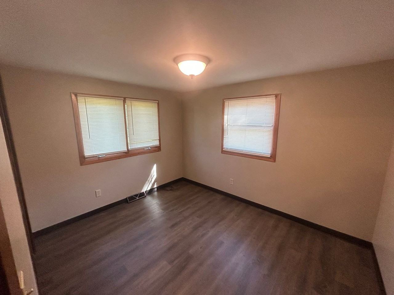 607-701 Woodbine Ave - Photo 2 of 19