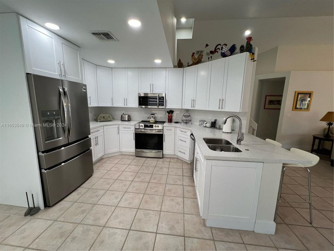 2806 Oak Grove Rd - Photo 2 of 18