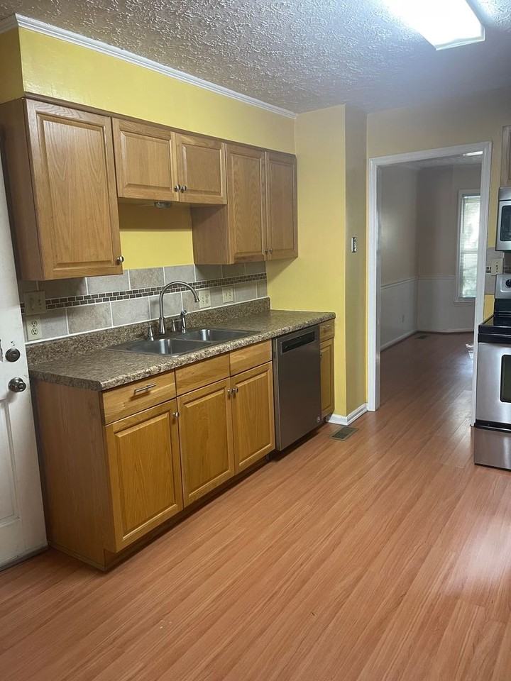 1651 Baysden Ct - Photo 6 of 36