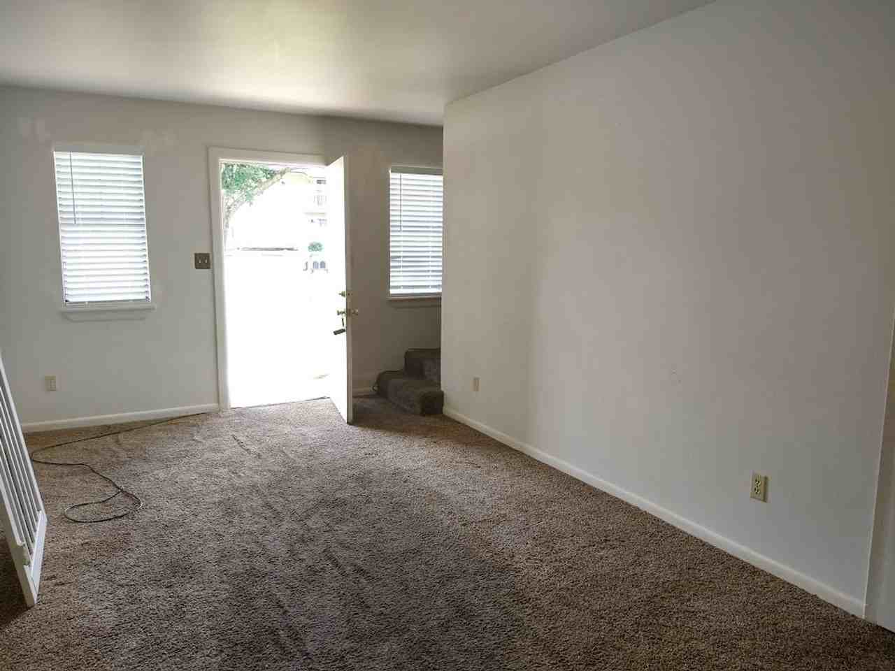 601 E Azalea Ave - Photo 2 of 8