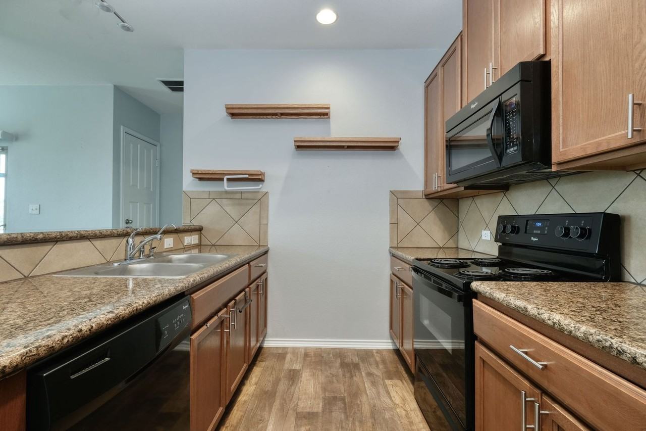 451 New Bridge Dr - Photo 3 of 12